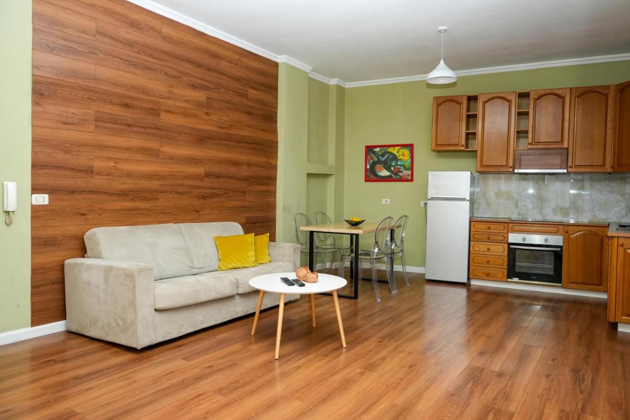 Cozy Apartment In The Heart Of Tirana ! 外观 照片