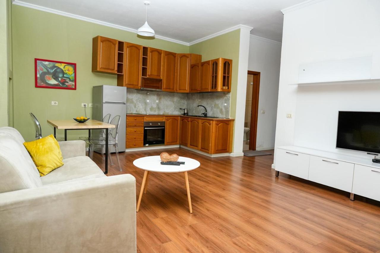 Cozy Apartment In The Heart Of Tirana ! 外观 照片