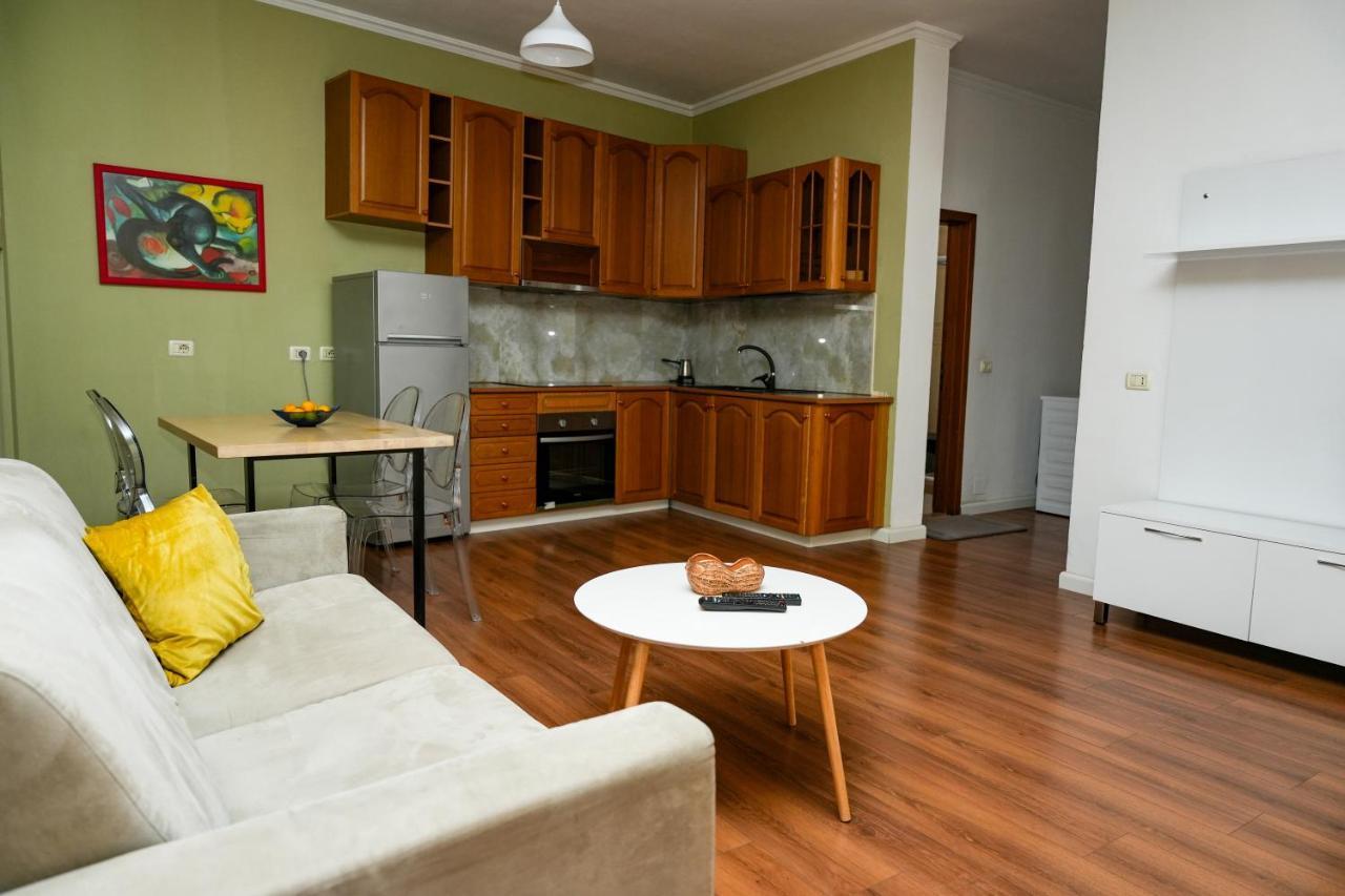 Cozy Apartment In The Heart Of Tirana ! 外观 照片