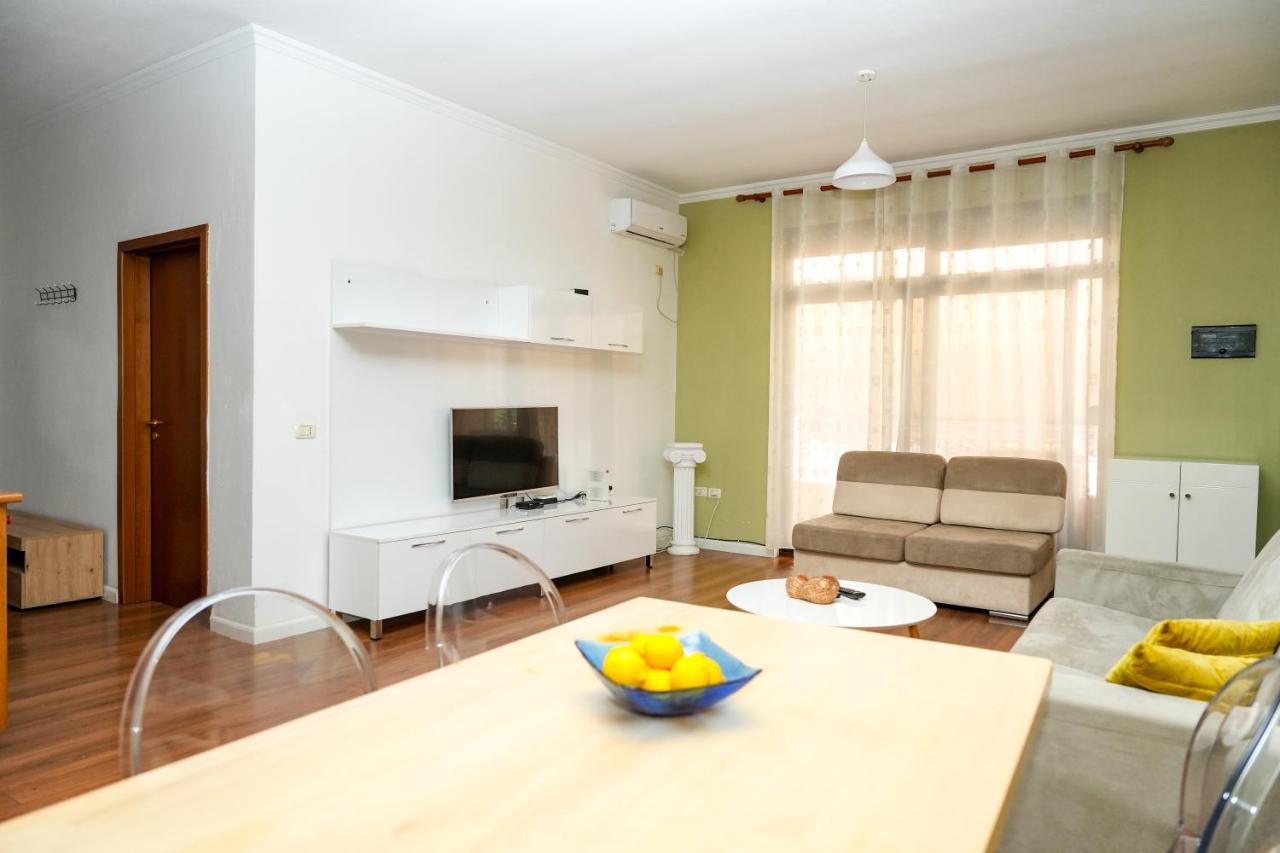 Cozy Apartment In The Heart Of Tirana ! 外观 照片