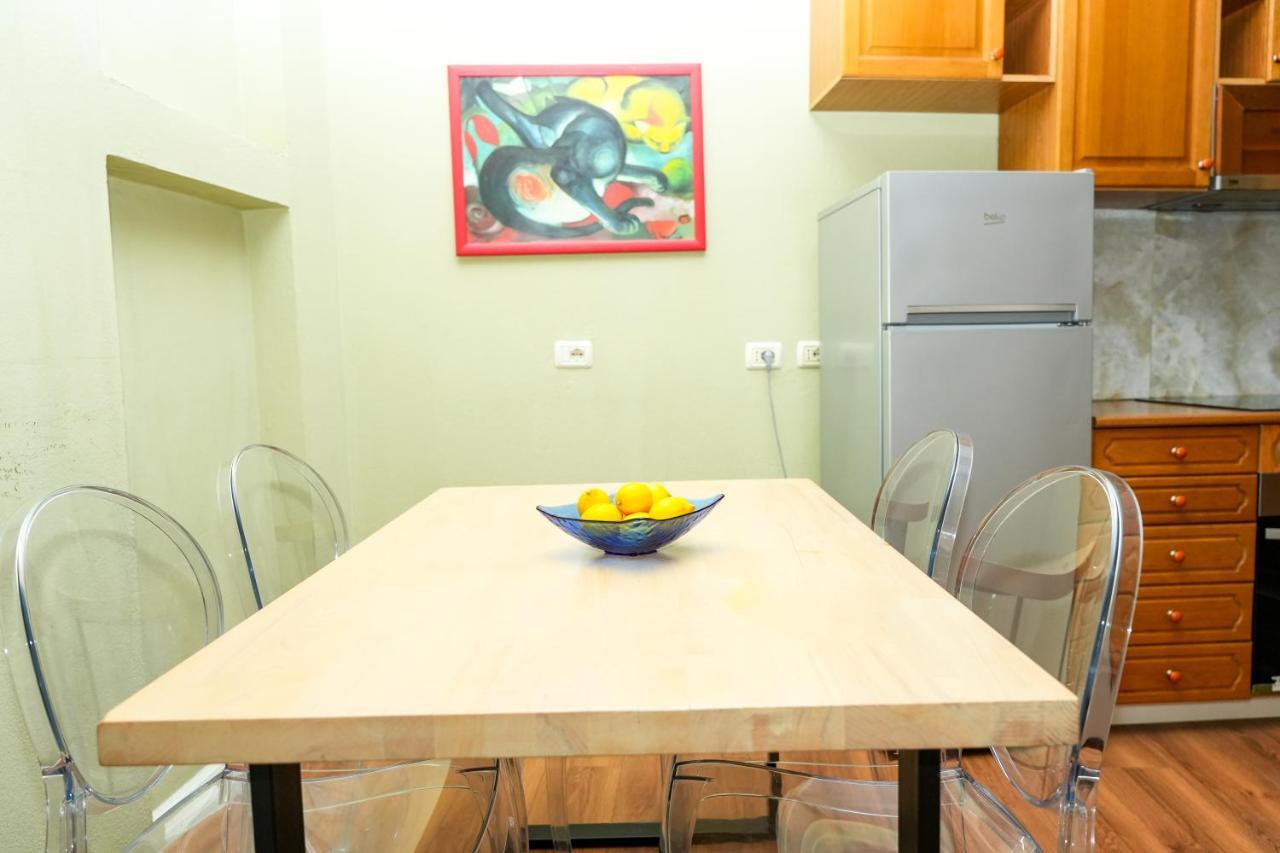 Cozy Apartment In The Heart Of Tirana ! 外观 照片
