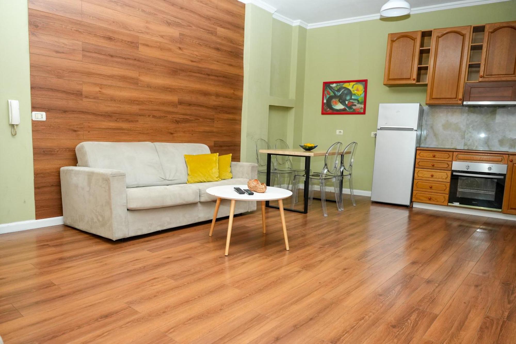 Cozy Apartment In The Heart Of Tirana ! 外观 照片